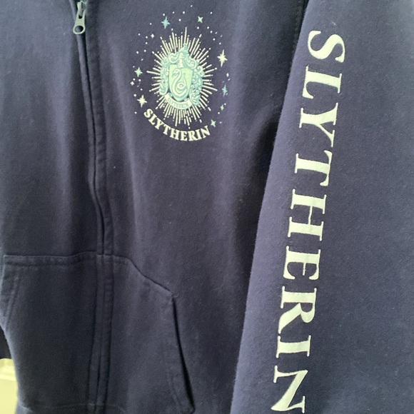 Harry Potter Slytherin Full Zip Navy Blue Graphic Sweatshirt with Hood. Size XS - Picture 8 of 9